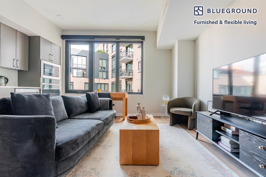 Building Photo - 3275 Washington Blvd