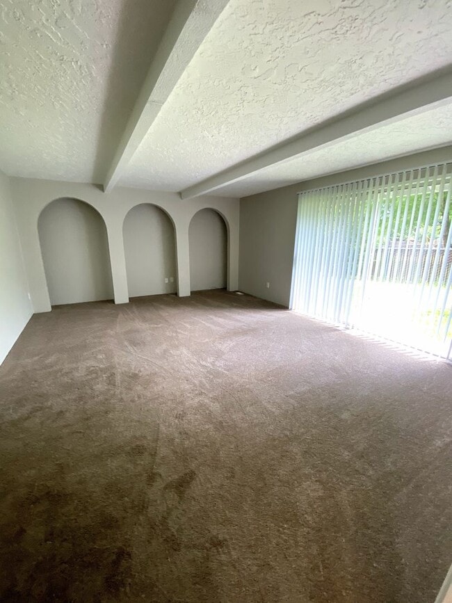 Building Photo - Spacious 4 Bedroom, 2 Bath Home with Large Yard -