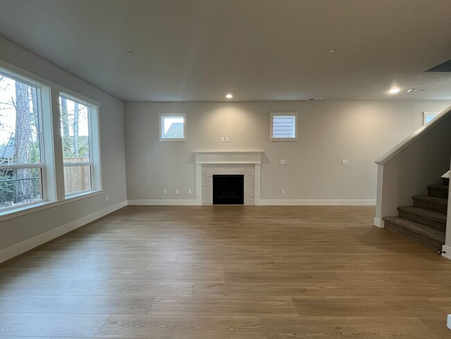 Building Photo - Modern 2025-Built 4 Bedroom Home with EV Charging, 5kW Solar, Open-Concept Living, Scenic Outdoor...