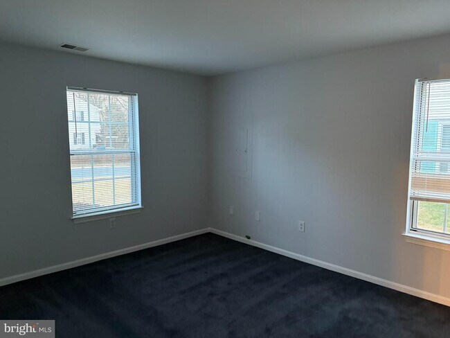 Building Photo - 424 Crisfield Dr