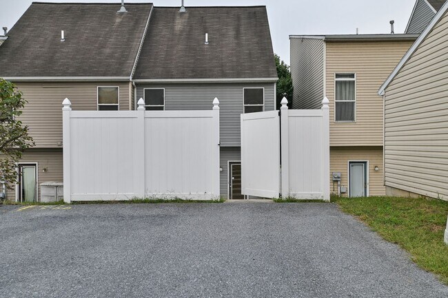 Building Photo - 3 Bedroom Single Family in Midtown with Pa...