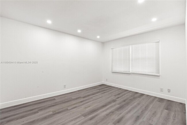 Building Photo - 1400 NE 57th Ct