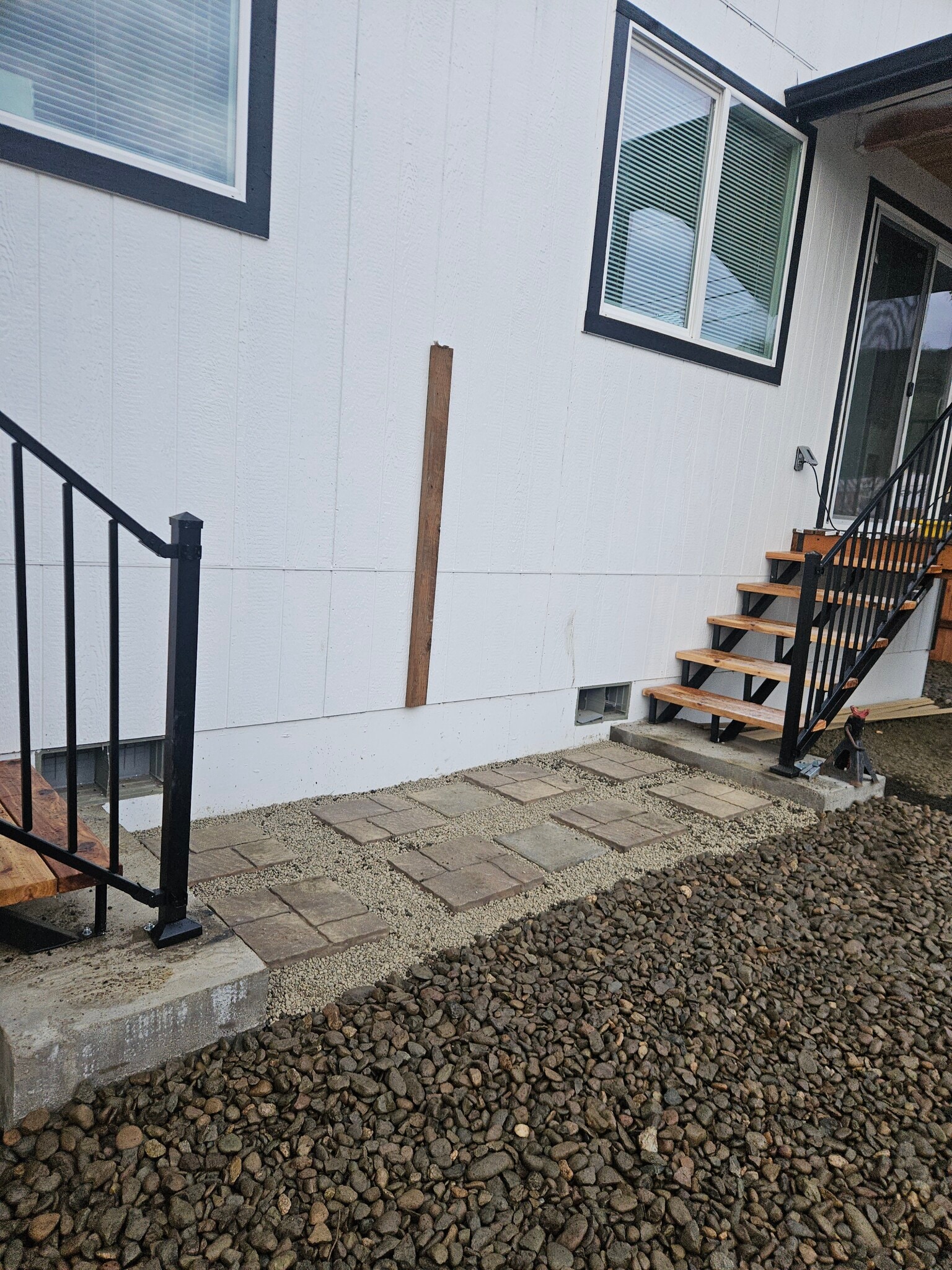 Building Photo - 283 NE West Ave