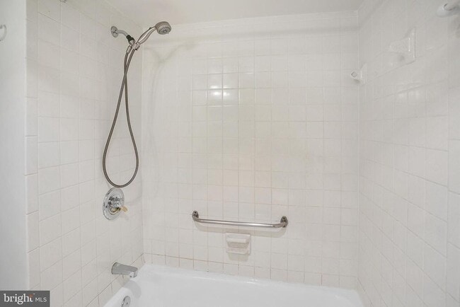 Building Photo - 3800 Fairfax Dr