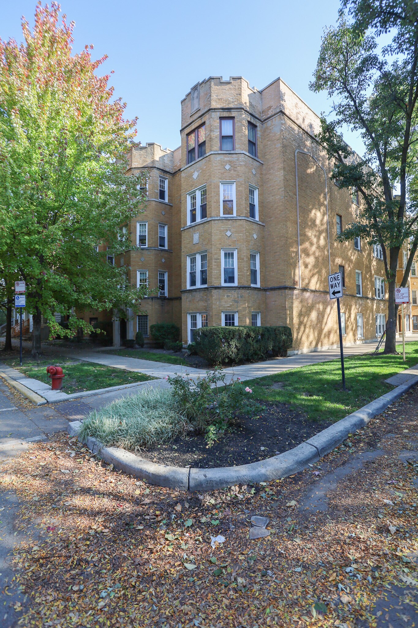 Building Photo - 4705 N Artesian Ave
