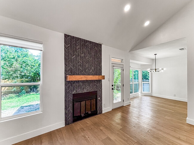 Building Photo - 16364 Edgemere Dr