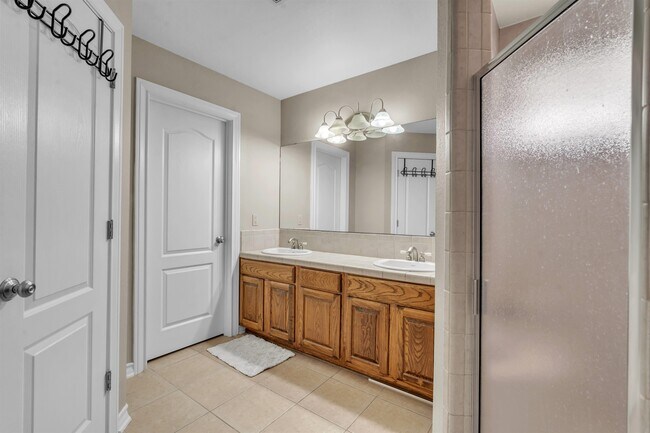 Building Photo - 3814 Sandcliff Dr