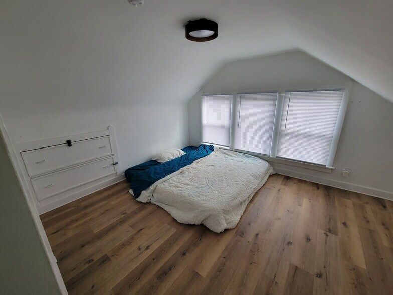 Bedroom - 1276 W 89th St