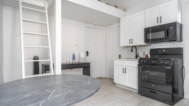 Building Photo - 211 Lafayette Ave