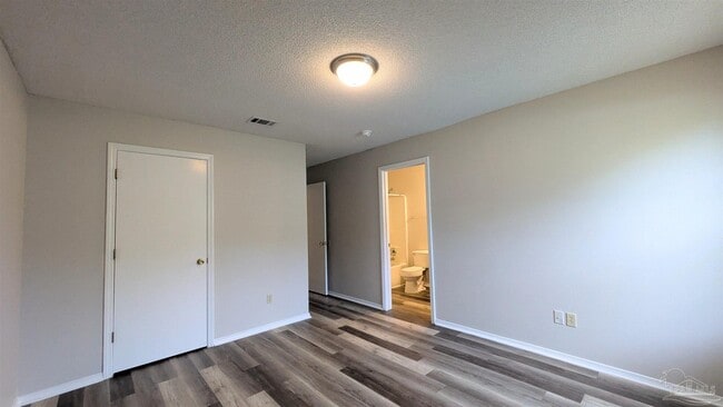 Building Photo - 424 Pine Crescent Way