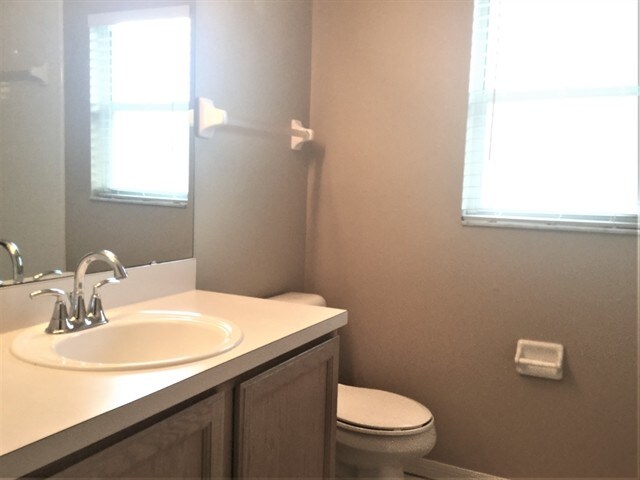 Building Photo - 2331 Pinebrook Ct