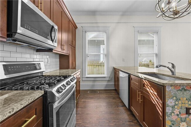 Building Photo - 470 Kelly St SE