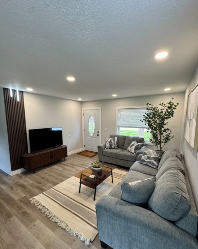 Building Photo - House close to UCF & Valencia with 4 Bedrooms for Students!