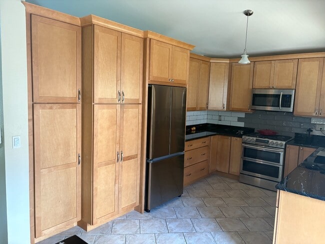 Building Photo - Beautiful 3-Bedroom Home with 2.5 Baths in Picturesque Highlands Ranch – Spacious 2005 Sq. Ft. Gem!