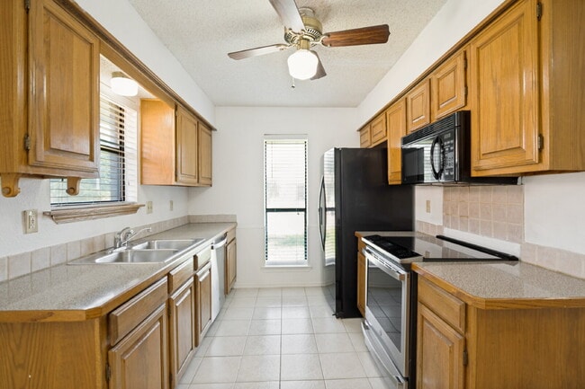 Building Photo - Charming 2BD Home in Far North Dallas