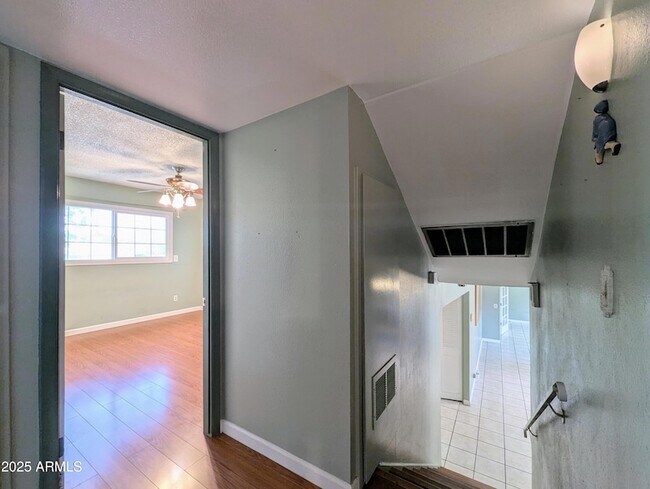 Building Photo - 4019 W San Miguel Ave