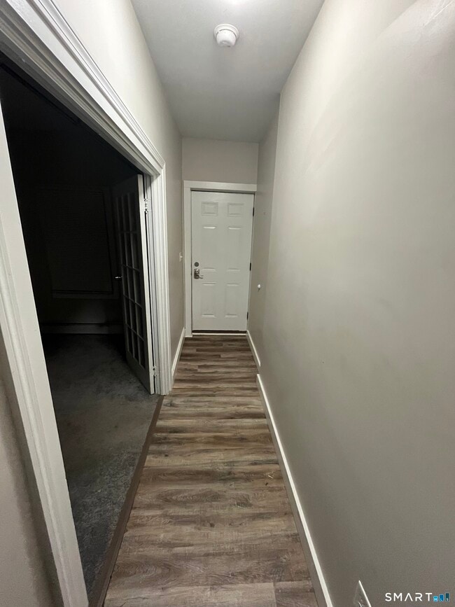 Building Photo - 26 Monroe St