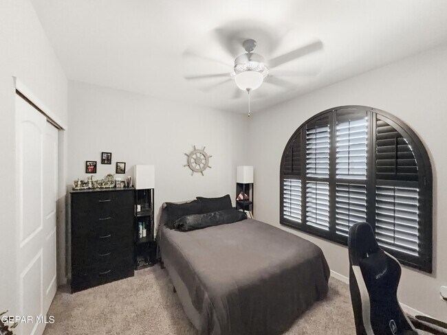 Building Photo - 12805 Kingsbury Ave