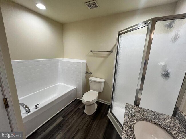 Building Photo - 705 PRENTISS Pky