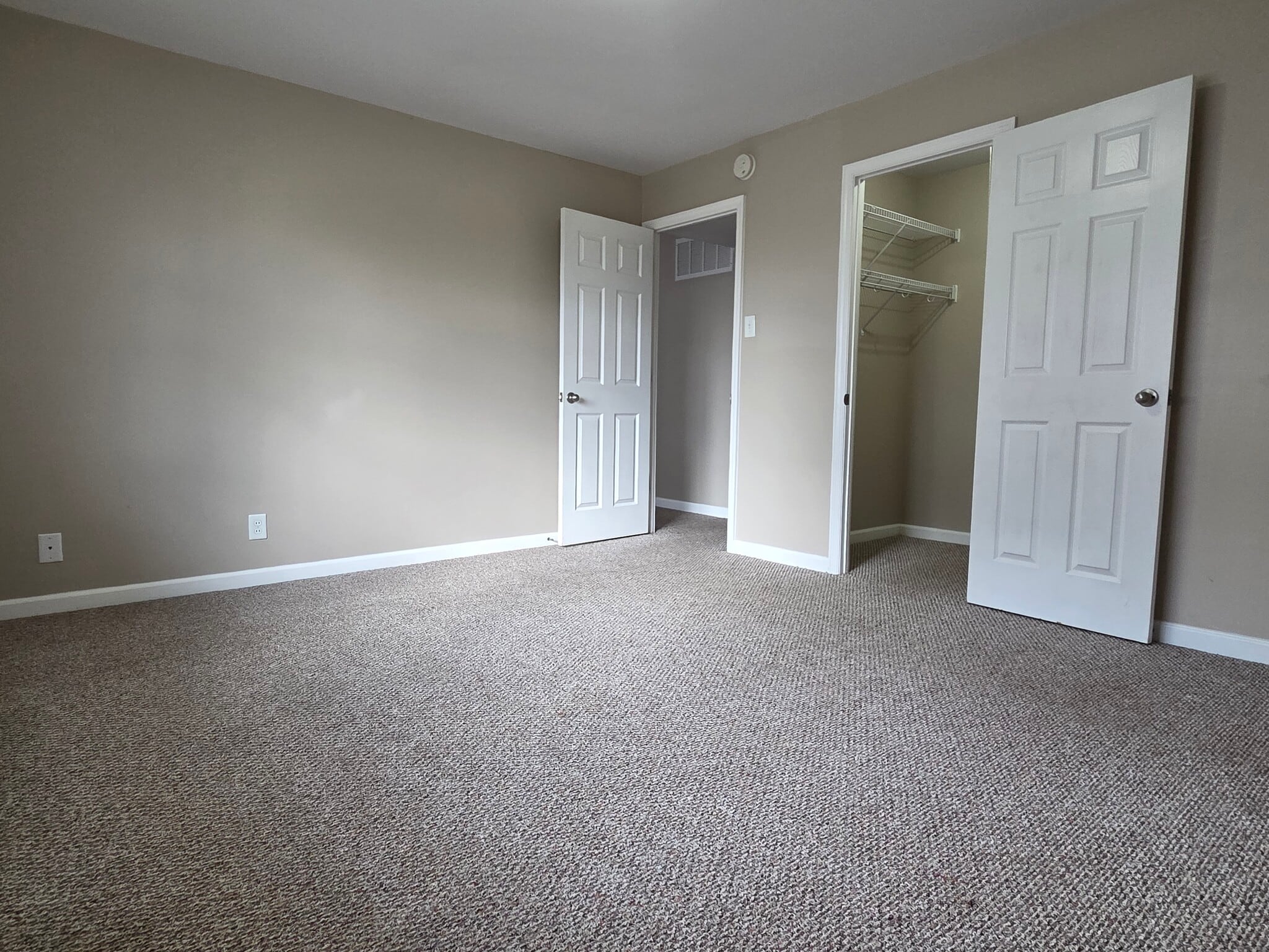 Building Photo - 5526 Humbert Rd