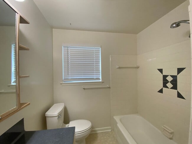Building Photo - 619 Baird Dr