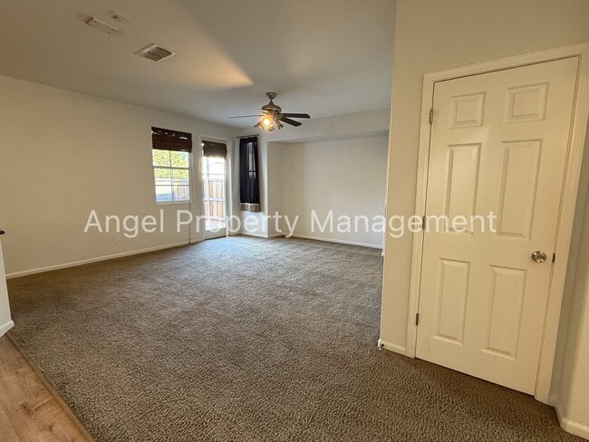 Building Photo - 3055 Brunnet Ln