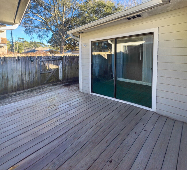 Building Photo - 931 Holbrook Cir