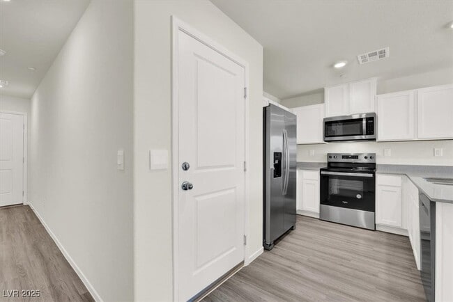 Building Photo - 6065 Amaryllis Fls St
