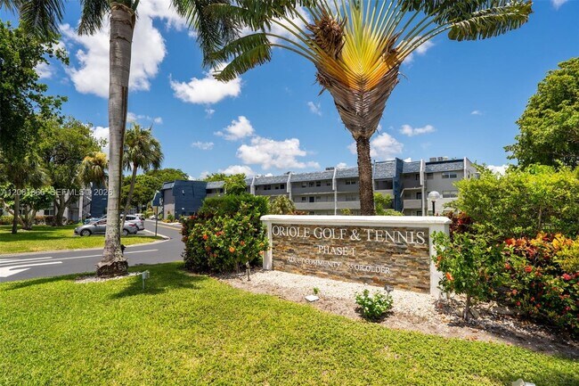Building Photo - 7877 Golf Cir Dr