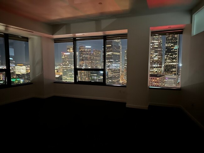 Building Photo - 1100 Wilshire Blvd