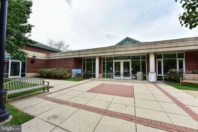 Building Photo - 11922 Holly Spring Dr