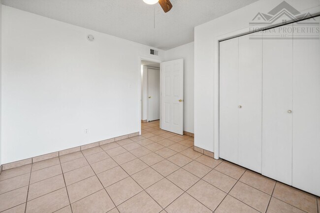 Building Photo - Santa Fe Charm on Camino Capitan