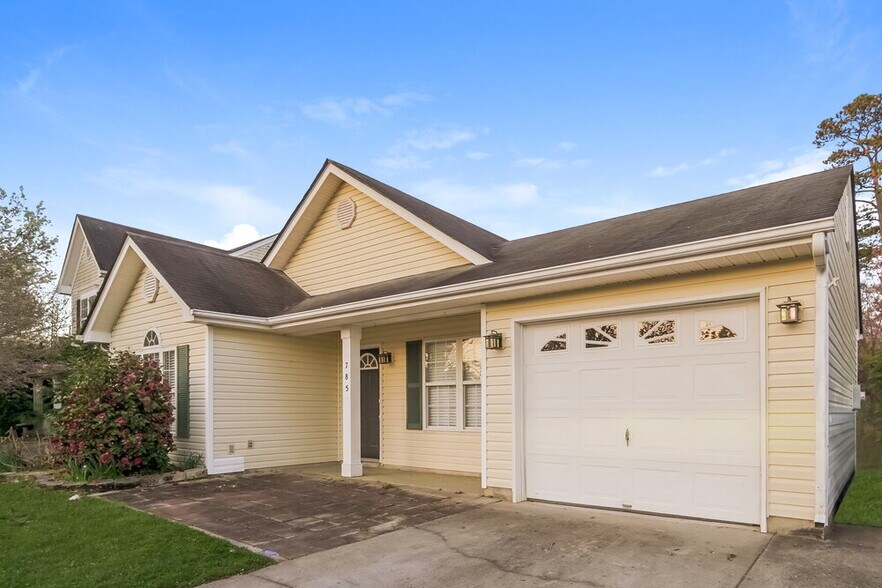 Building Photo - 785 Sir Raleigh Dr