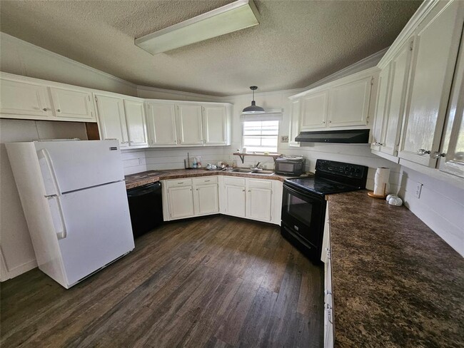 Building Photo - 2218 Hintz Rd