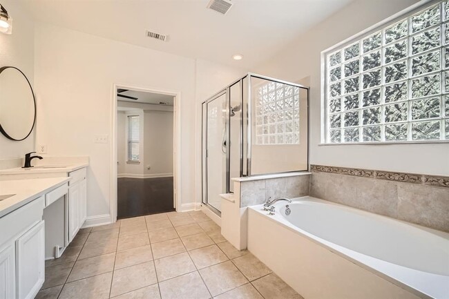 Building Photo - 9812 Whitley Bay Dr