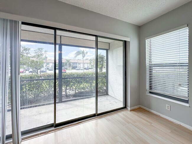 Building Photo - 1575 SW Silver Pine Way