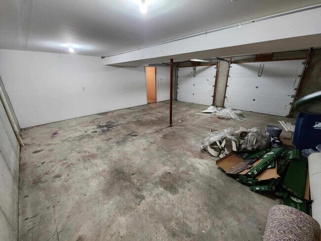 Building Photo - 2224 Chanticleer