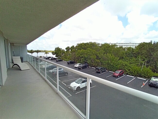 Building Photo - 2560 S Ocean Blvd