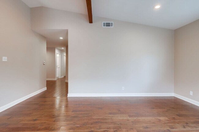 Building Photo - 926 S Leland St