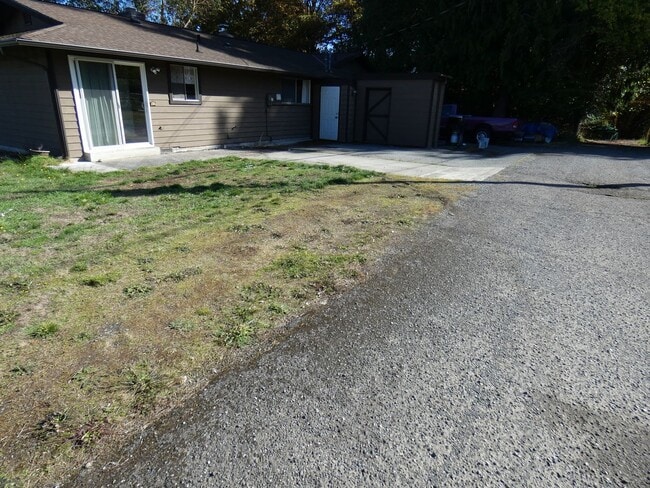 Building Photo - Tastefully Maintained Charmer