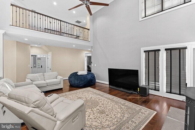 Building Photo - 8138 Rondelay Ln