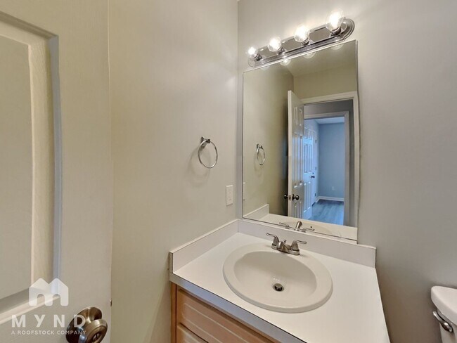 Building Photo - 123 Pay Day Ln