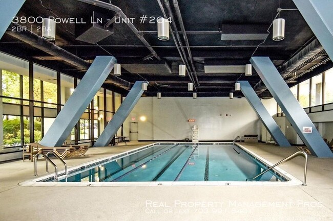 Building Photo - Spacious Condo in Peaceful Lakeside Plaza!