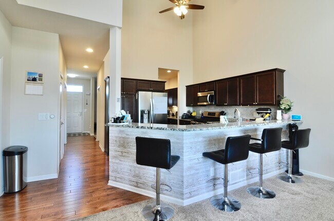 Building Photo - 4481 Bridgeview Ln