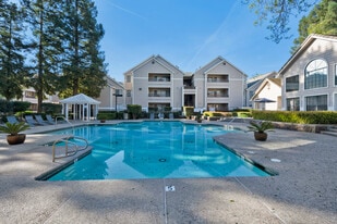 Sparkling Pool - Crossing at Riverlake Apartments