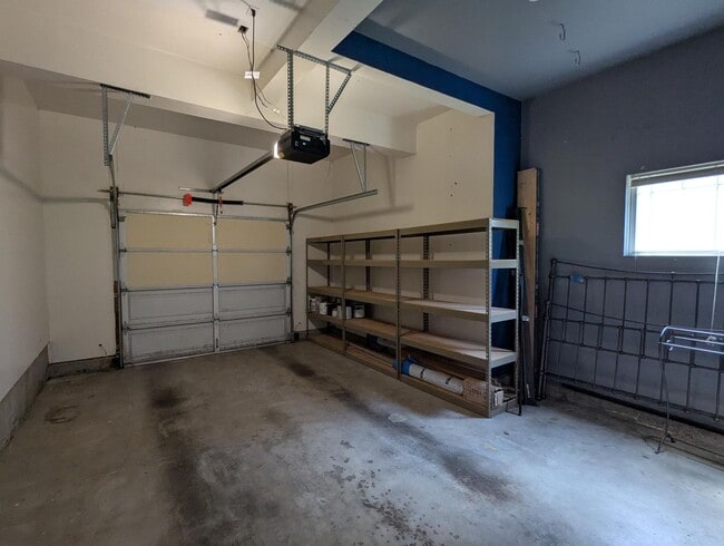 Building Photo - Modern 2-Bed, 2-Bath Condo in Klahanie – E...