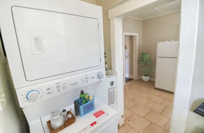 Building Photo - 628 E 38th St