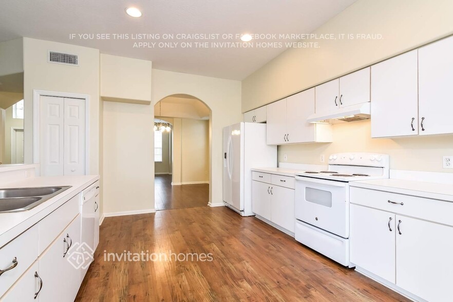 Building Photo - 1205 Lausberg Pl