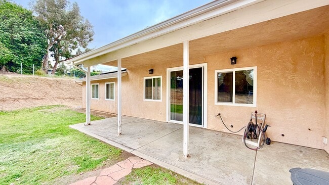 Building Photo - Nicely Updated Single-Story on quiet cul-de-sac Street just Minutes to Downtown Fallbrook!