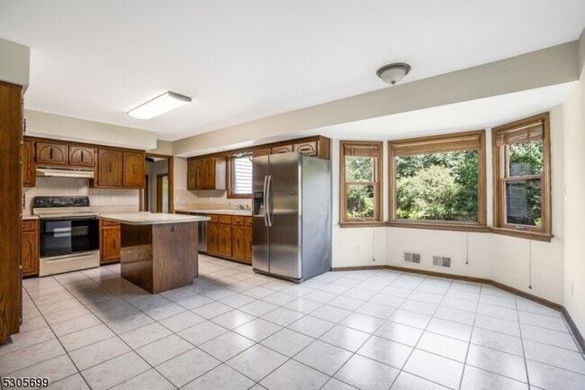 Building Photo - 34 Willow Brook Ln